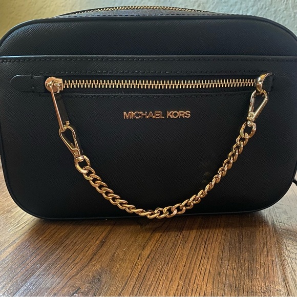 Michael Kors Jet Set Black Saffiano Leather Crossbody Bag Gold Chain✨Like New✨ - Picture 3 of 9